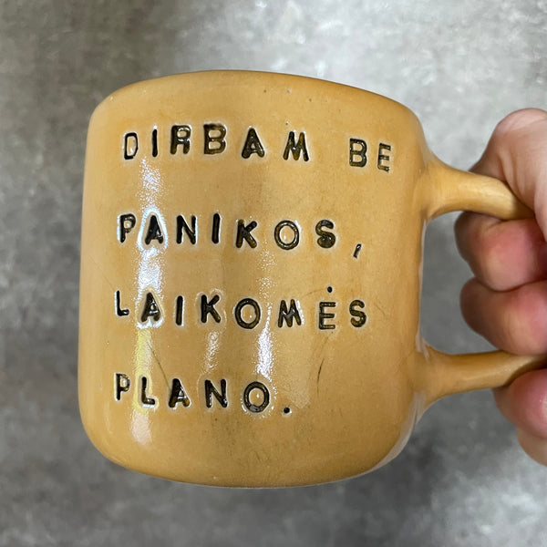 Gelsvas puodelis apie darbą ir planavimą