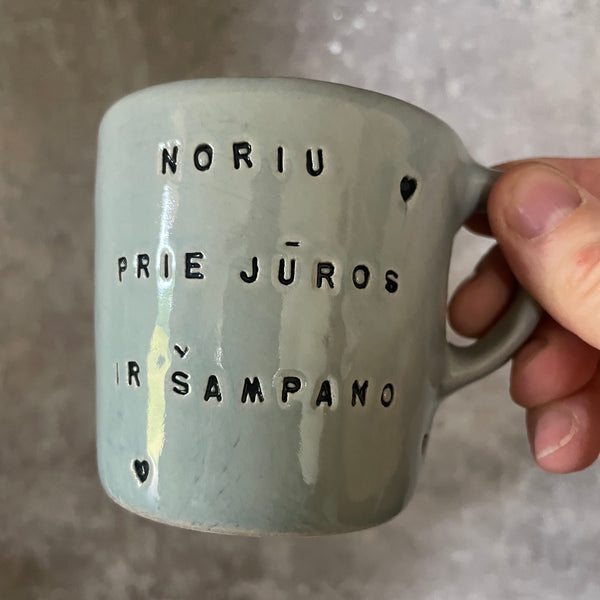 Mažas puodelis su smagiu užrašu