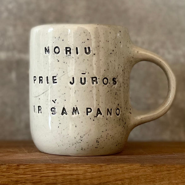 Taškuotas puodelis ŠAMPANO