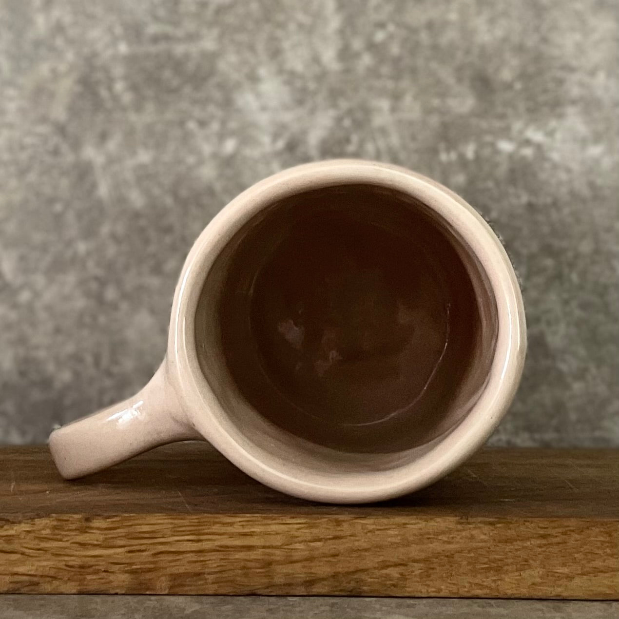 Pink big mug with saying in Lithuanian