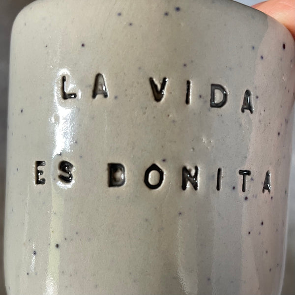 Du maži ispaniški puodeliai