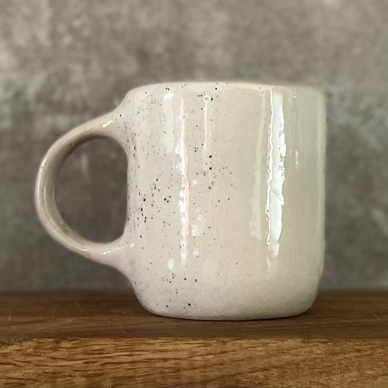 Off-white mug FOCUS