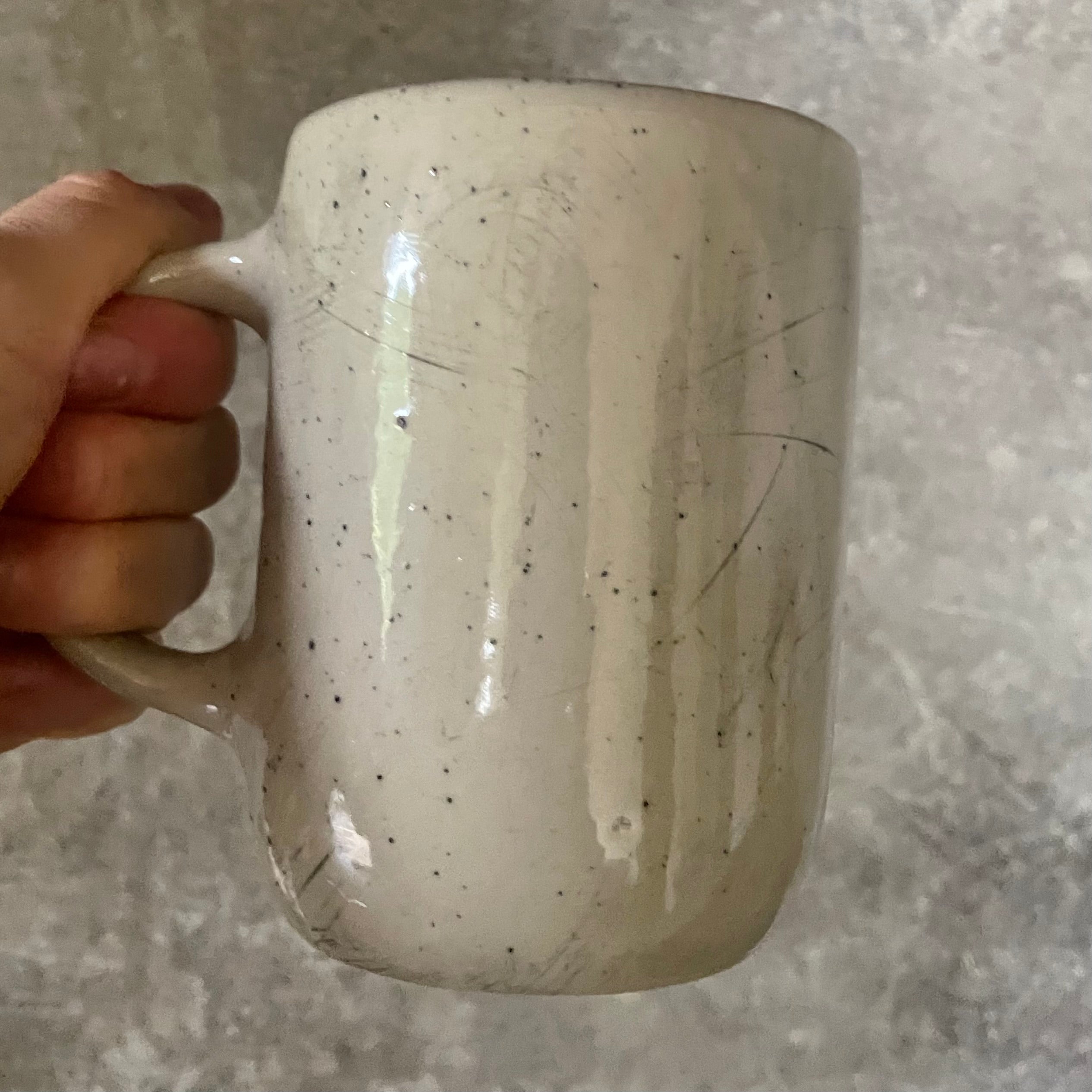 Puodelis su smagiu užrašu