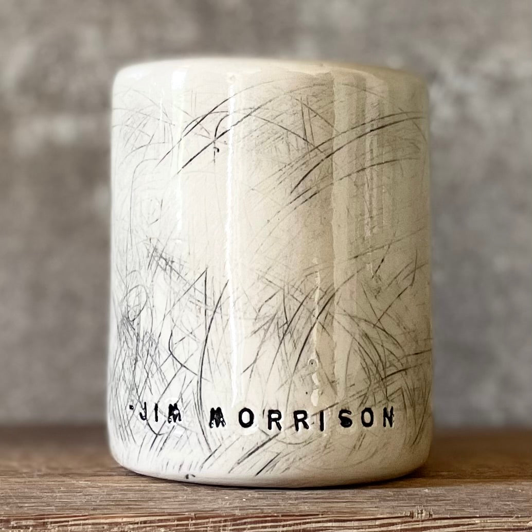 Puodelis su Jim Morrison citata