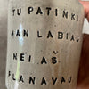 Meilus taškuotas puodelis