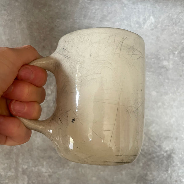 Baltas didesnis puodelis apie darbą - dar vienas