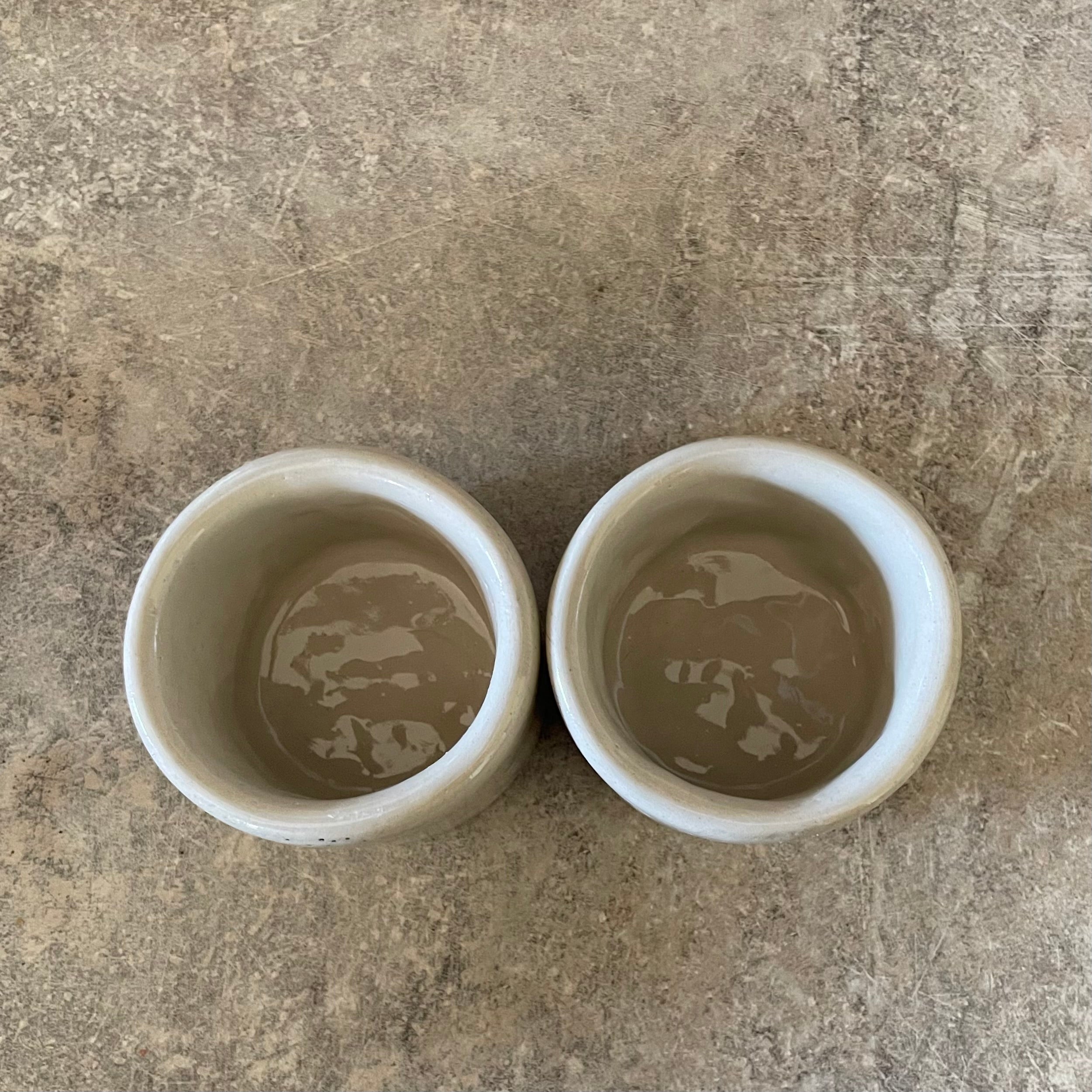 Set of two small mugs with words in Lithuanian - flat