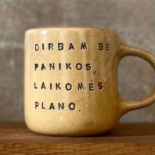 Gelsvas puodelis apie darbą ir planavimą