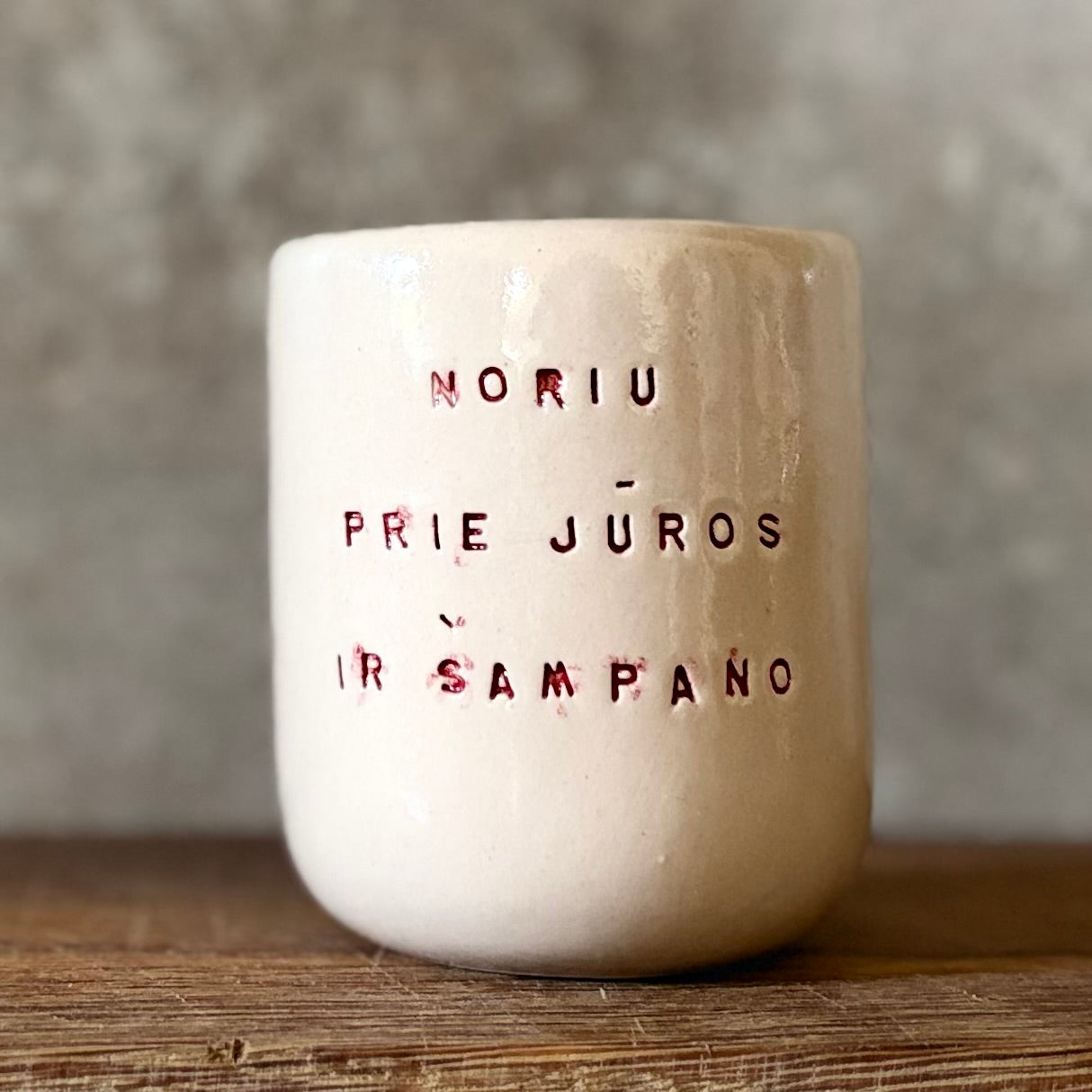Mažas rausvas puodelis NORIU PRIE JŪROS
