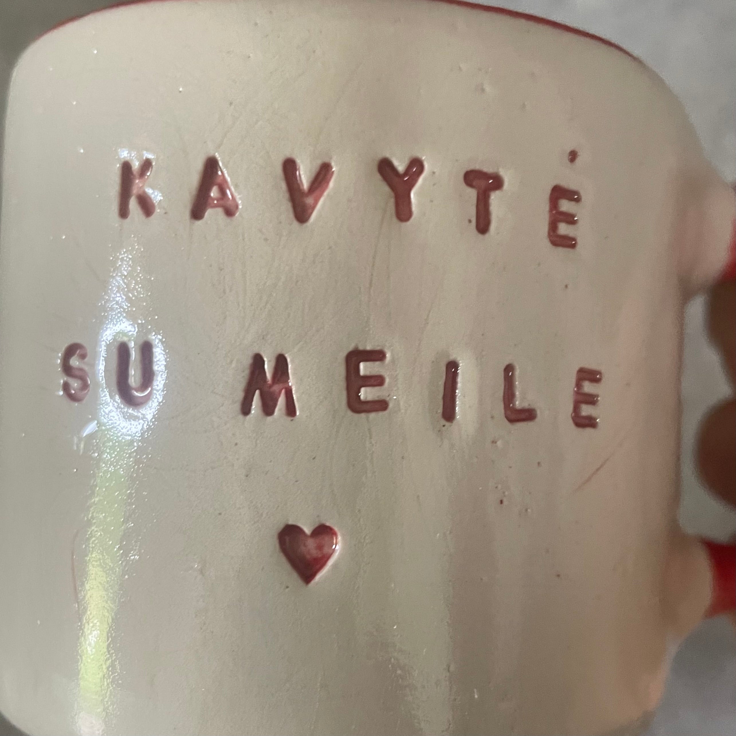 Colored mug KAVYTĖ SU MEILE