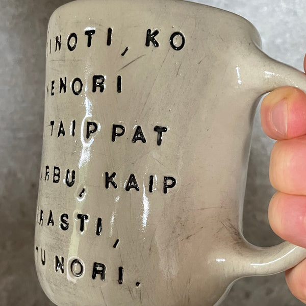 Akmens masės puodelis su užrašu