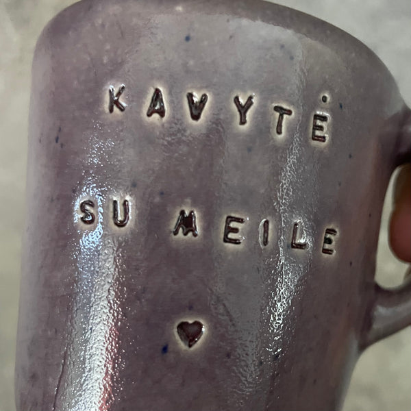 Violetinis mažas puodelis KAVYTĖ SU MEILE