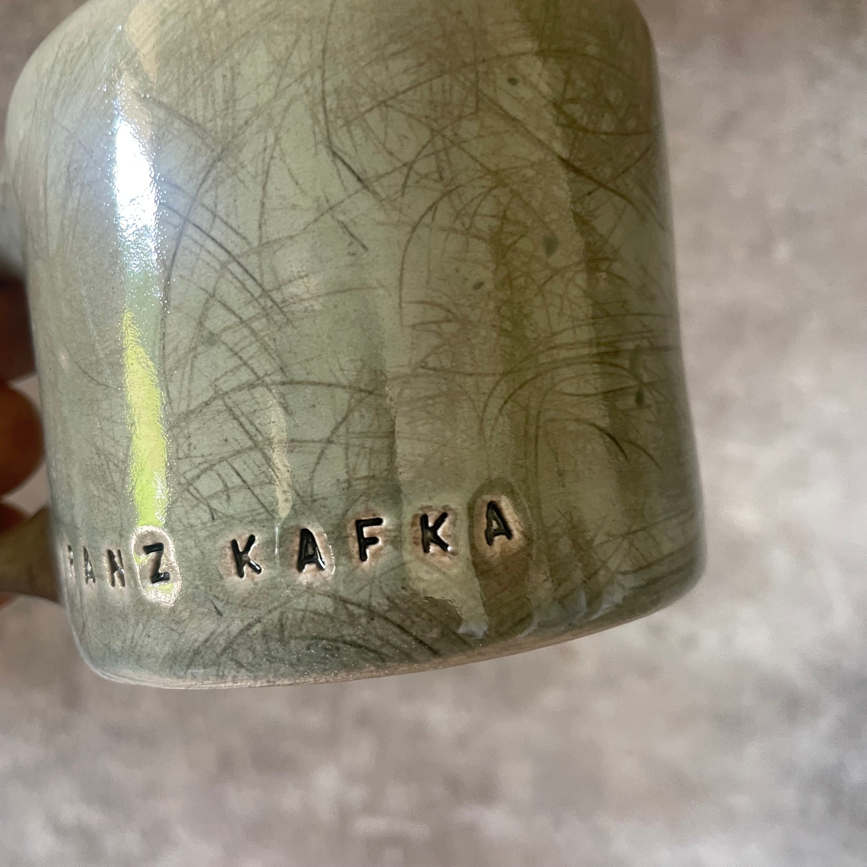 Žalias puodelis su Kafkos citata