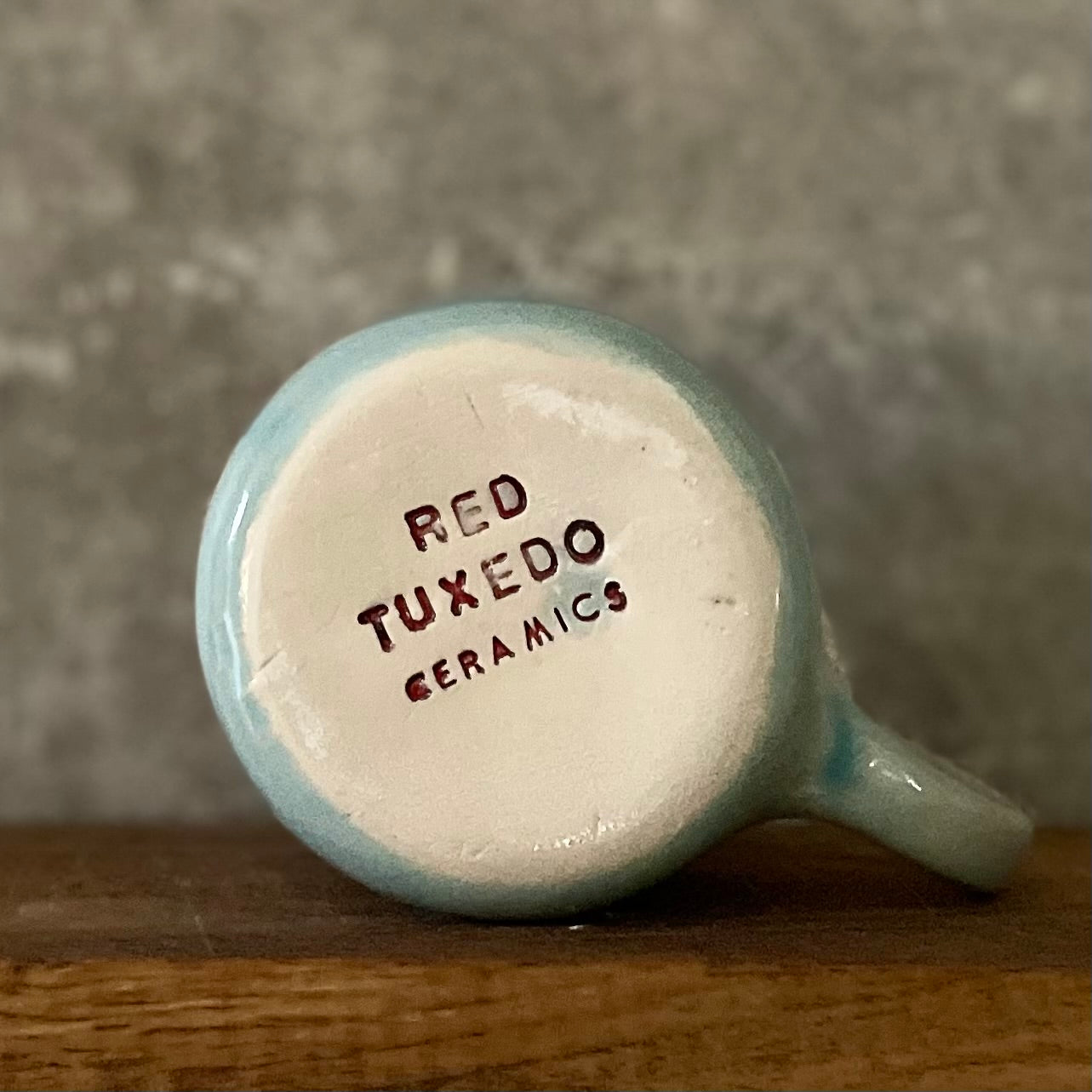 Blue mug with funny phrase in Lithuanian