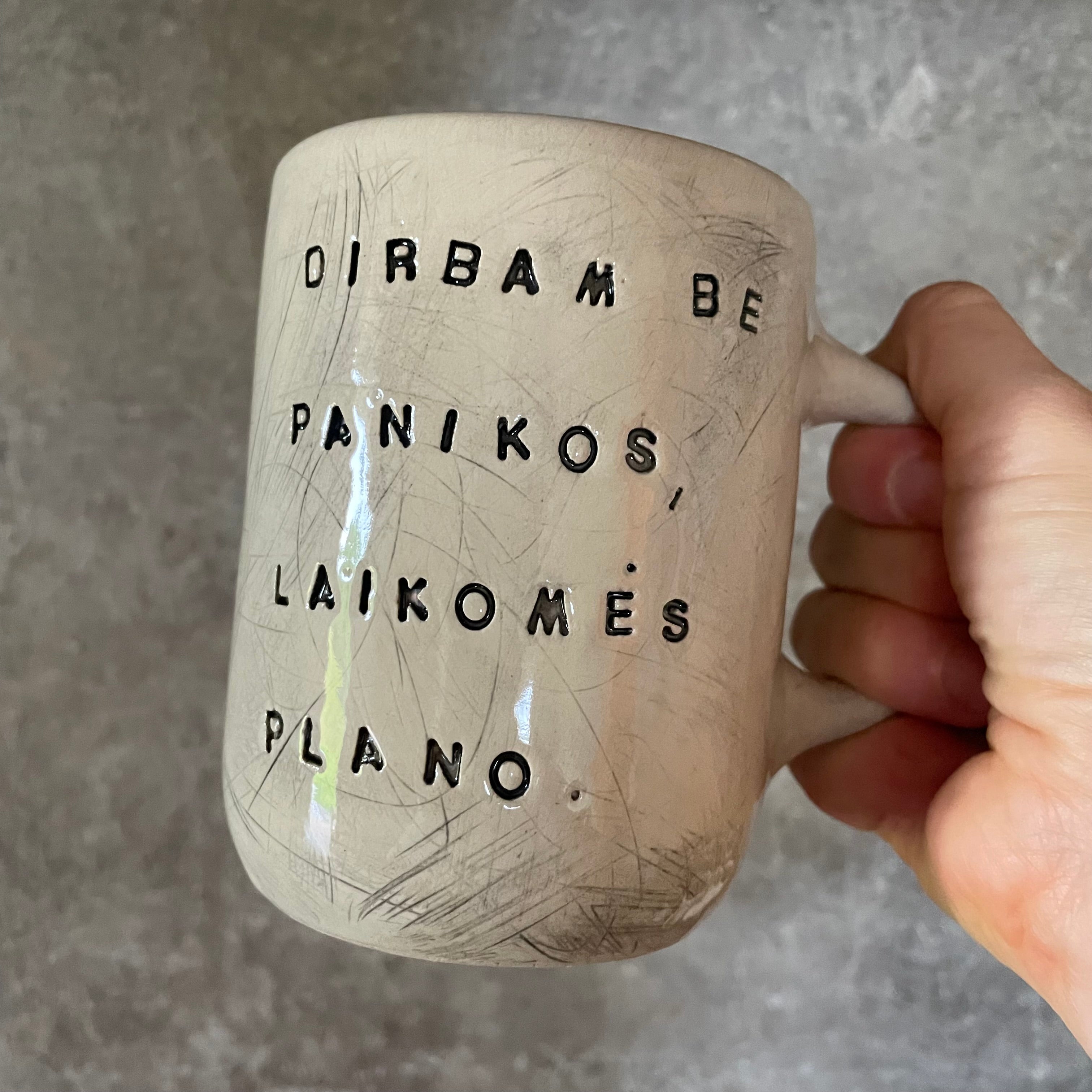 Du didesni puodeliai apie darbą