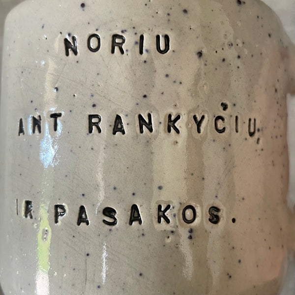 Puodelis su smagiu užrašu 