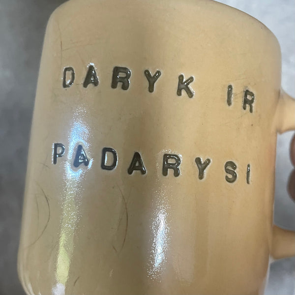 Geltonas puodelis DARYK IR PADARYSI