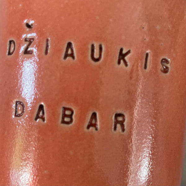 A pair of mugs with words in Lithuanian