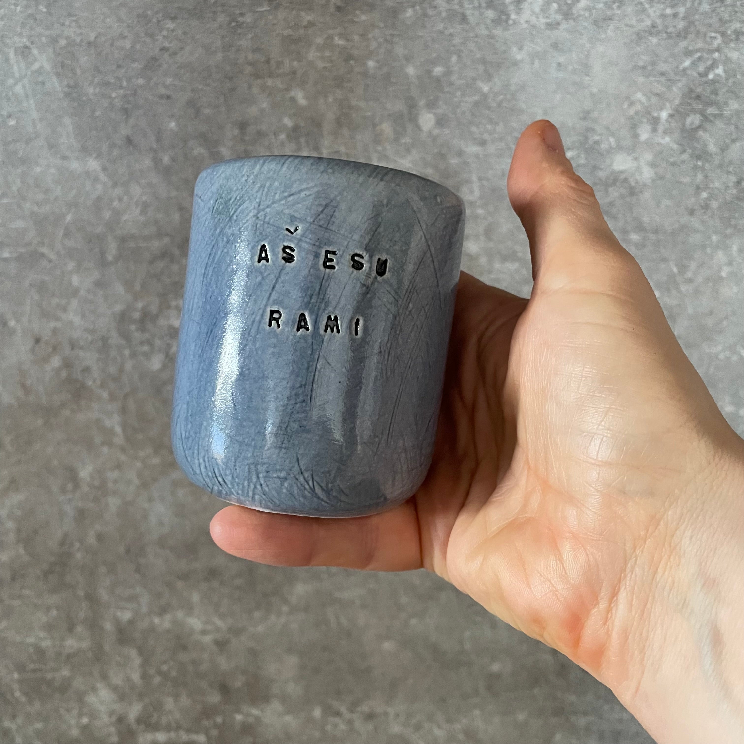 Small blue affirmation mug AŠ RAMI