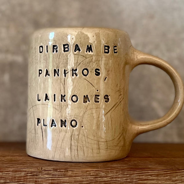 Rusvas puodelis apie darbą