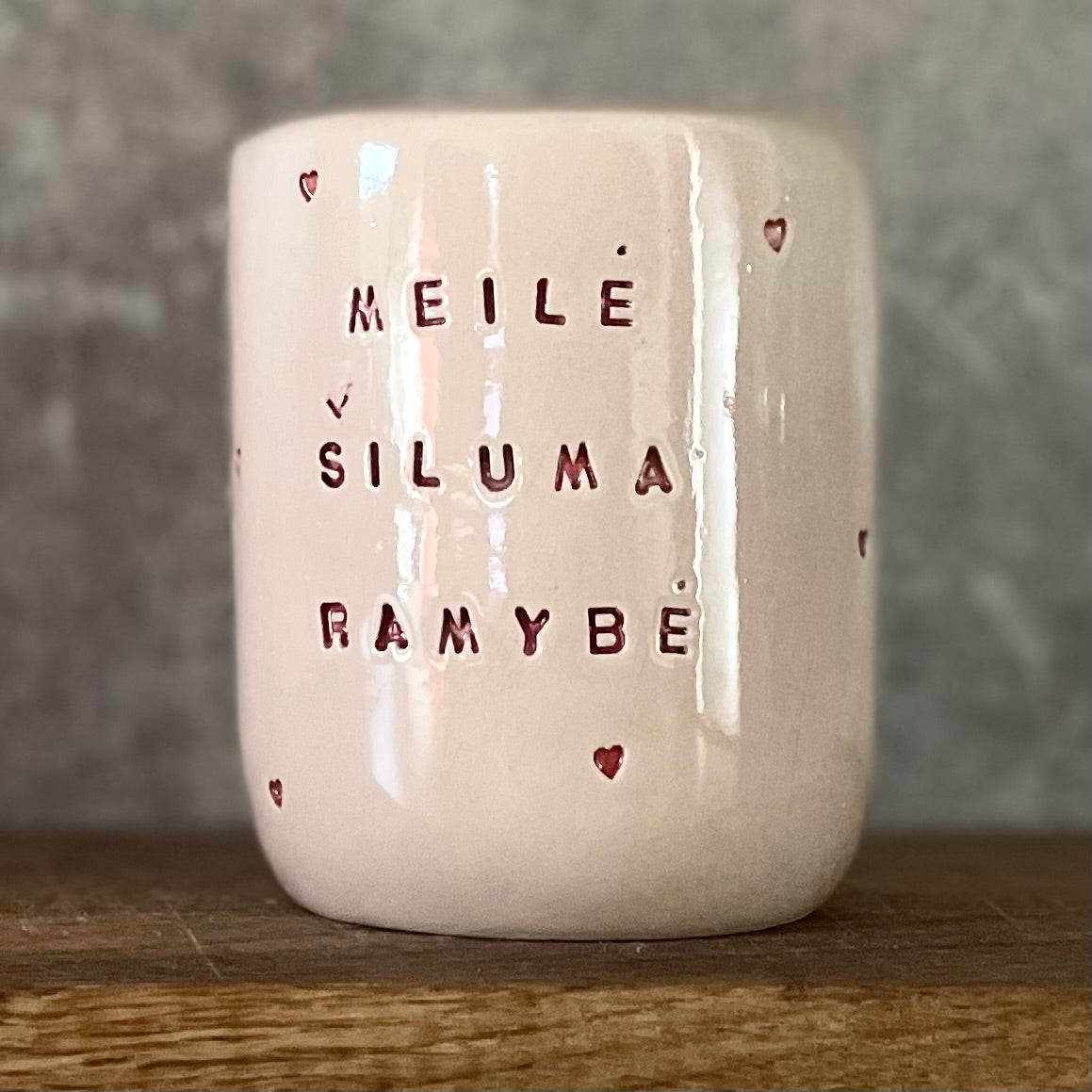 Large pink tumbler mug with text in Lithuanian