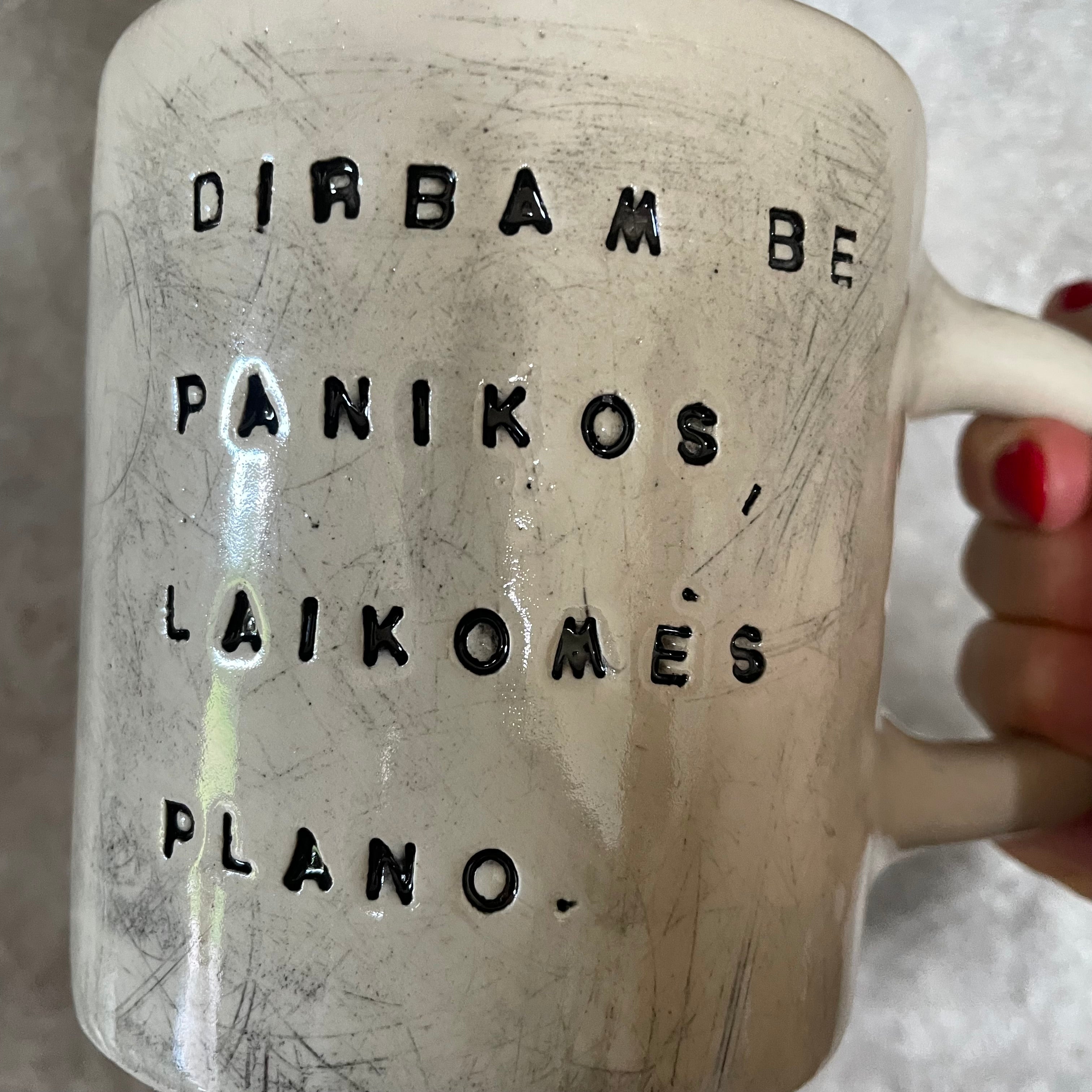 Ultra grande didelis puodelis apie darbą