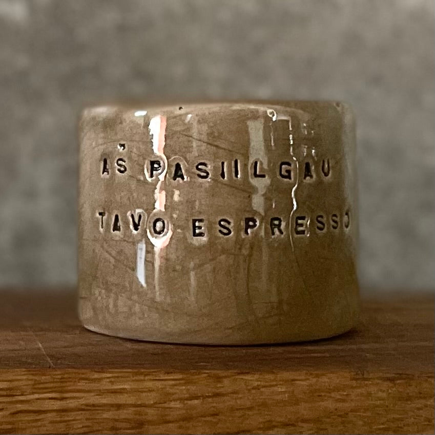 Mažas espresso puodelis be ilgesį