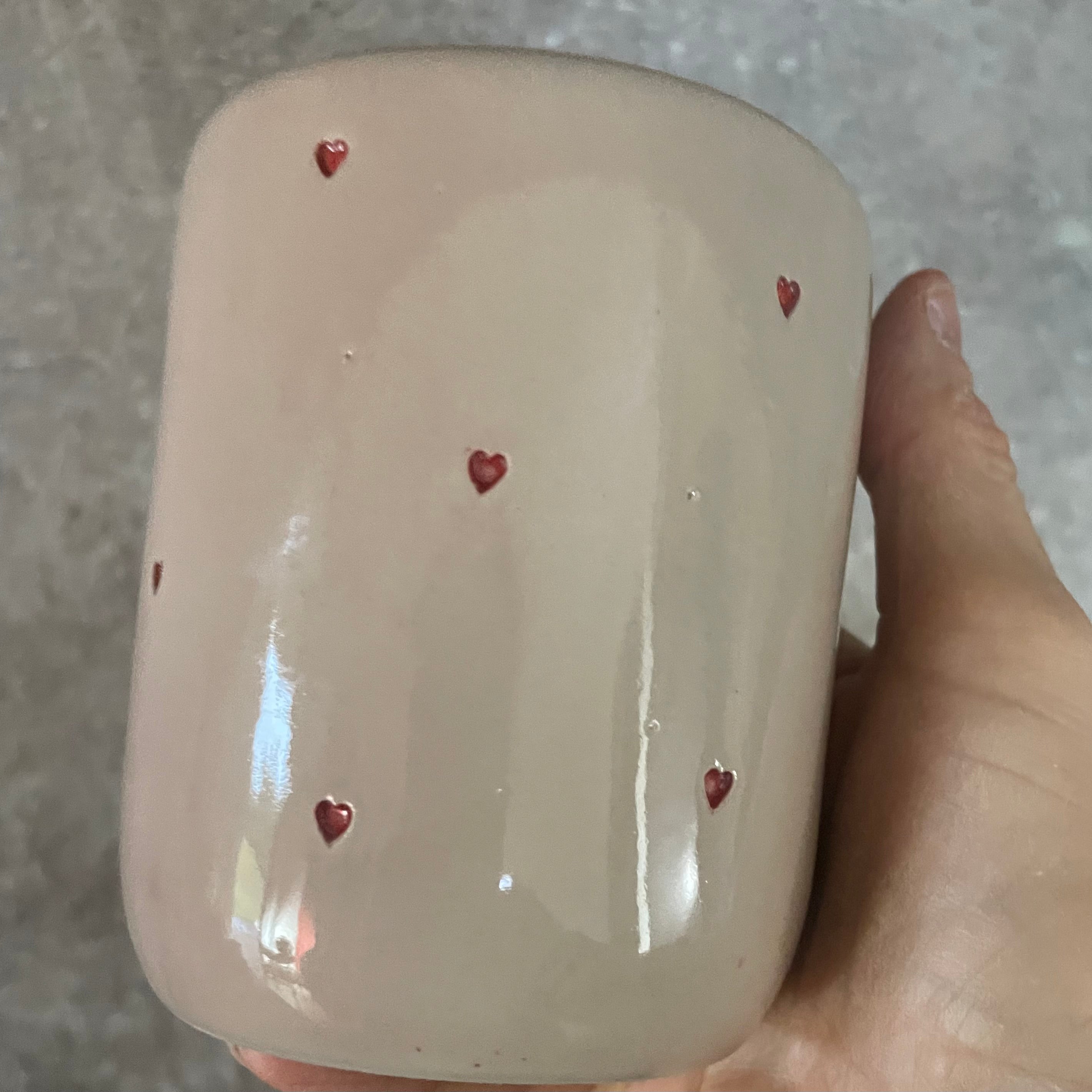 Large pink tumbler mug with text in Lithuanian