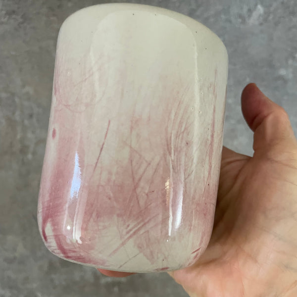 Pale pink mug with saying in Spanish