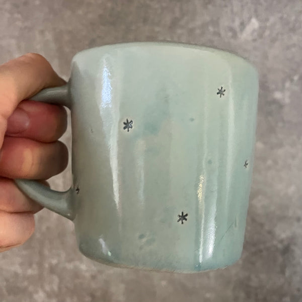 Melsvas puodelis su užrašu PRISIMINK, KODĖL PRADĖJAI