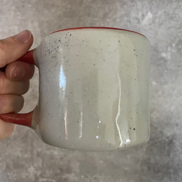 Puodelis su raudona rankena DO MORE