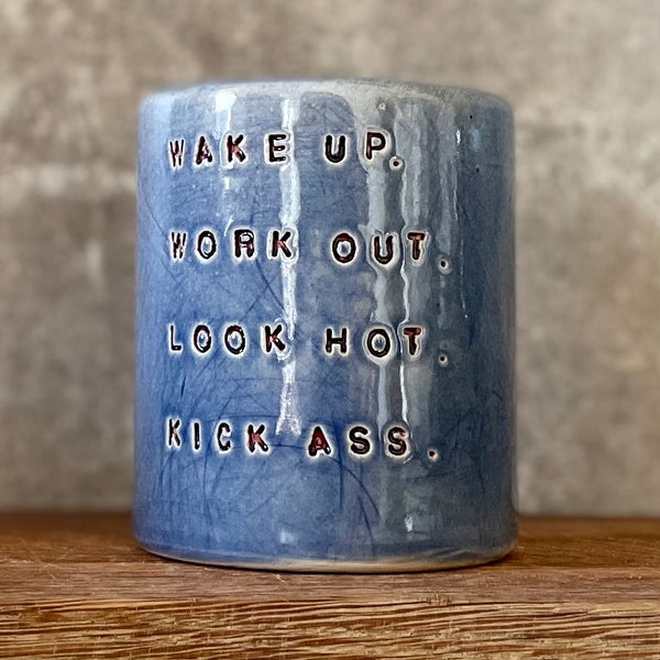 Mėlynas puodelis be rankenėlės