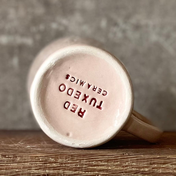 Pale pink mug with prosecco saying