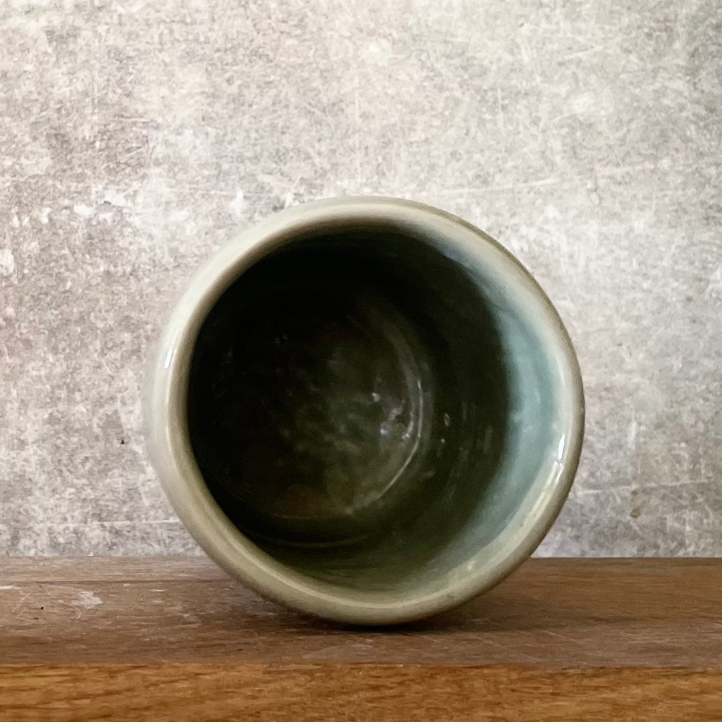 Green mug with words in Lithuanian