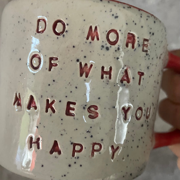 Puodelis su raudona rankena DO MORE