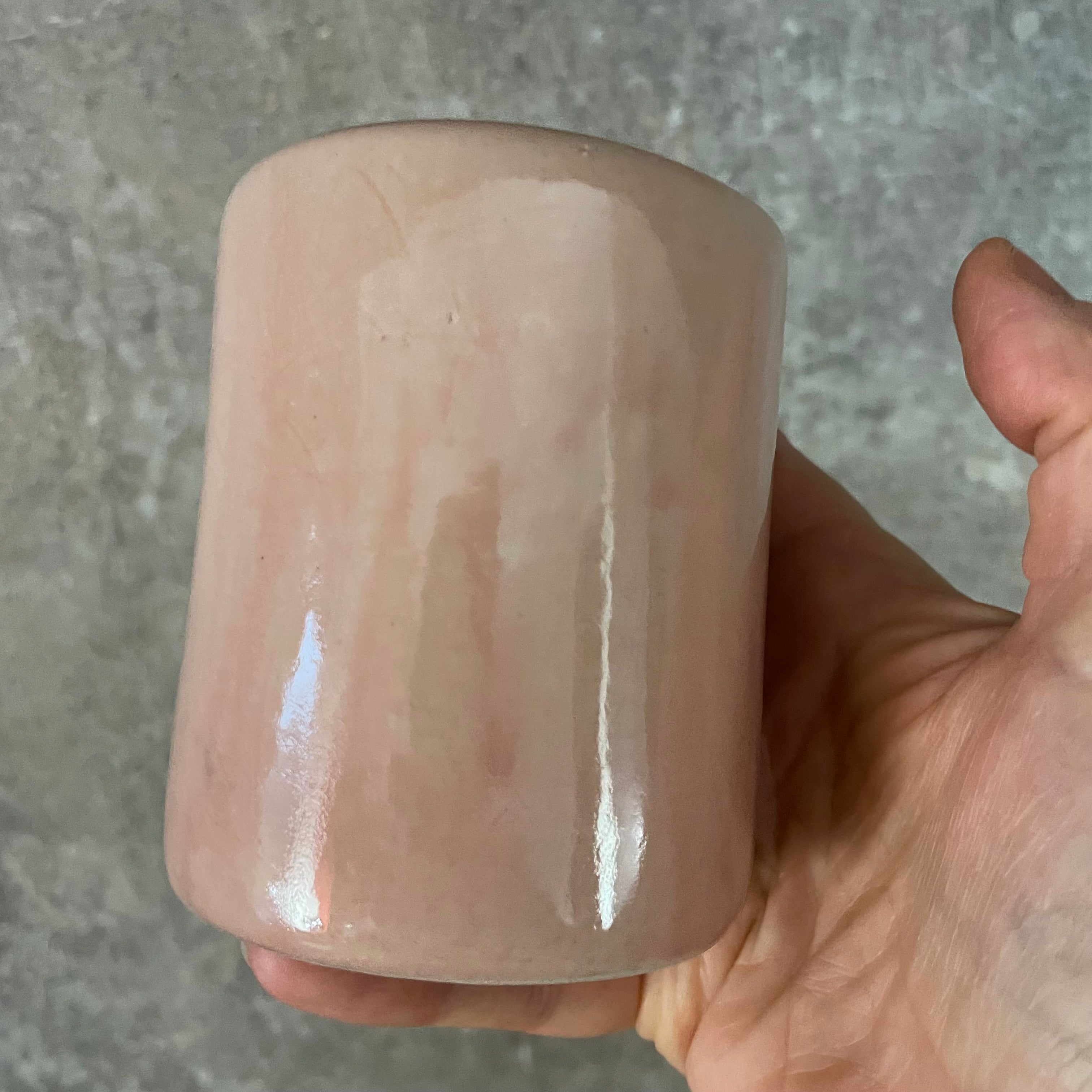 Puodelis su smagiu užrašu