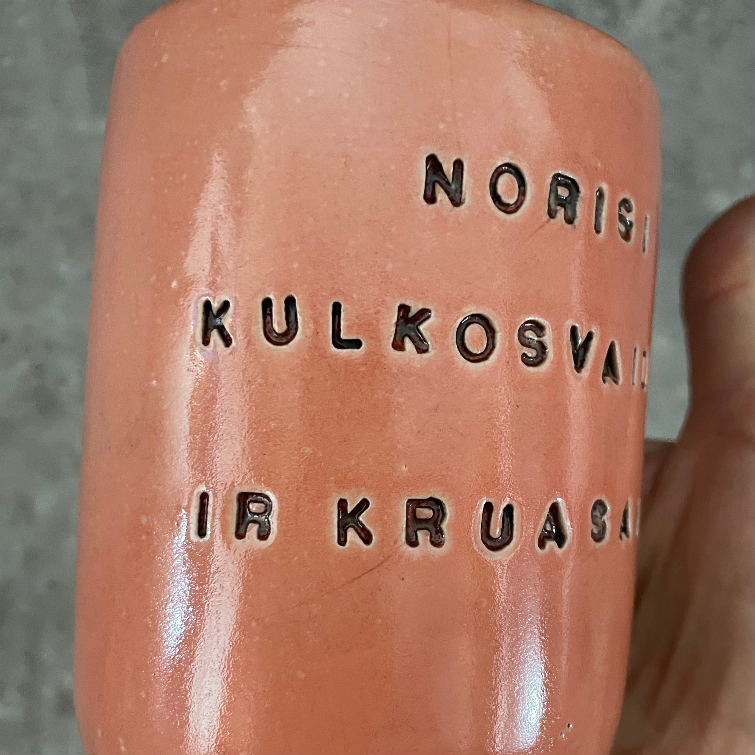 Big tumbler mug with funny phrase in Lithuanian