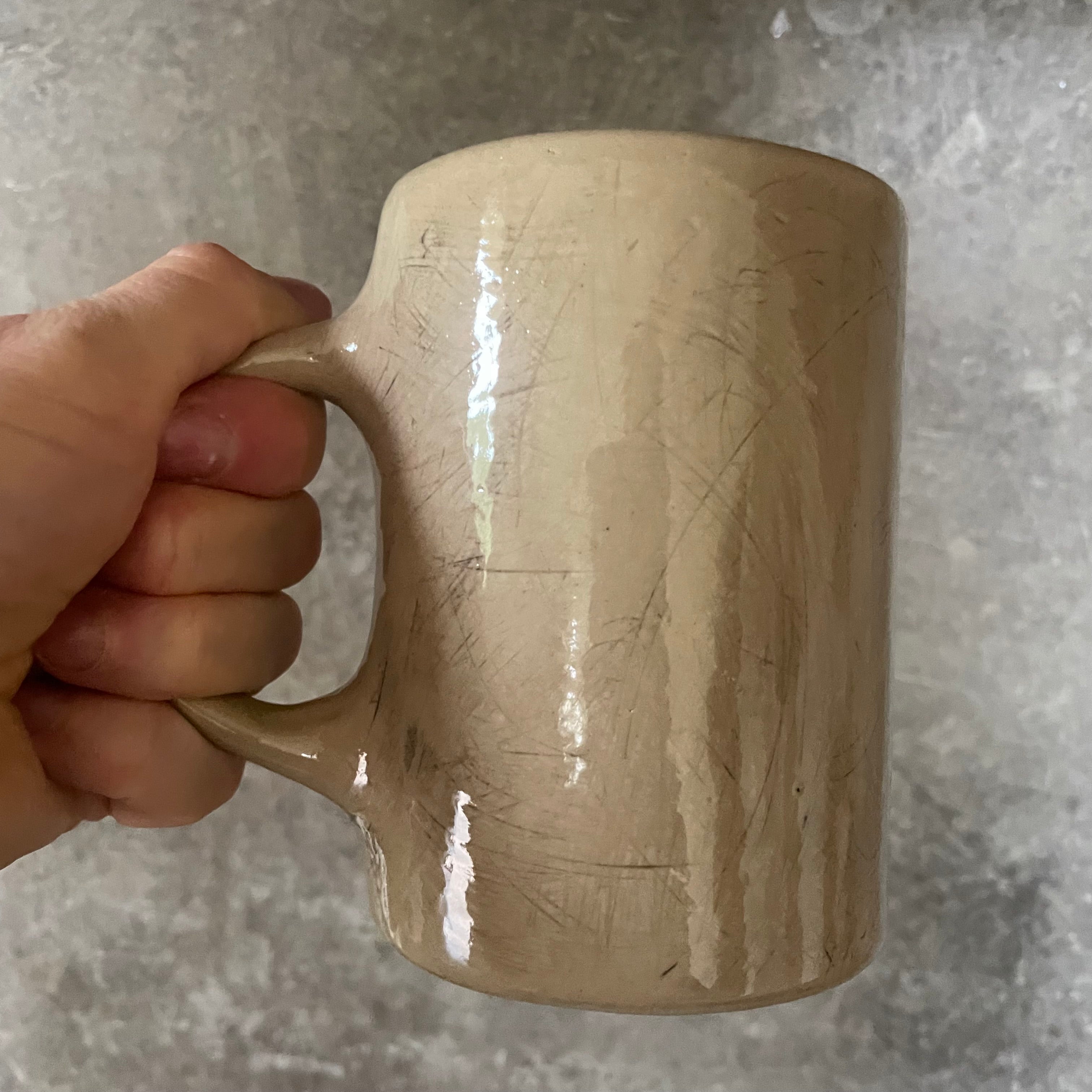 Rusvas puodelis apie knarkimą