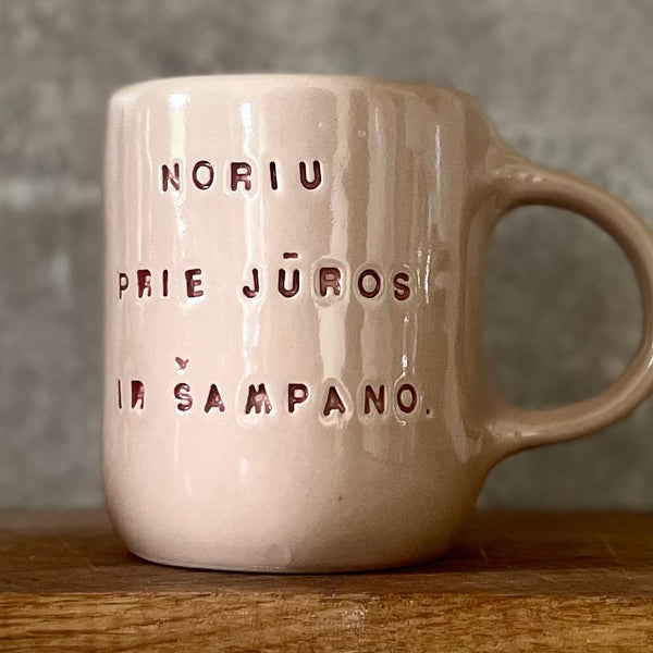 Rausvas puodelis ŠAMPANO