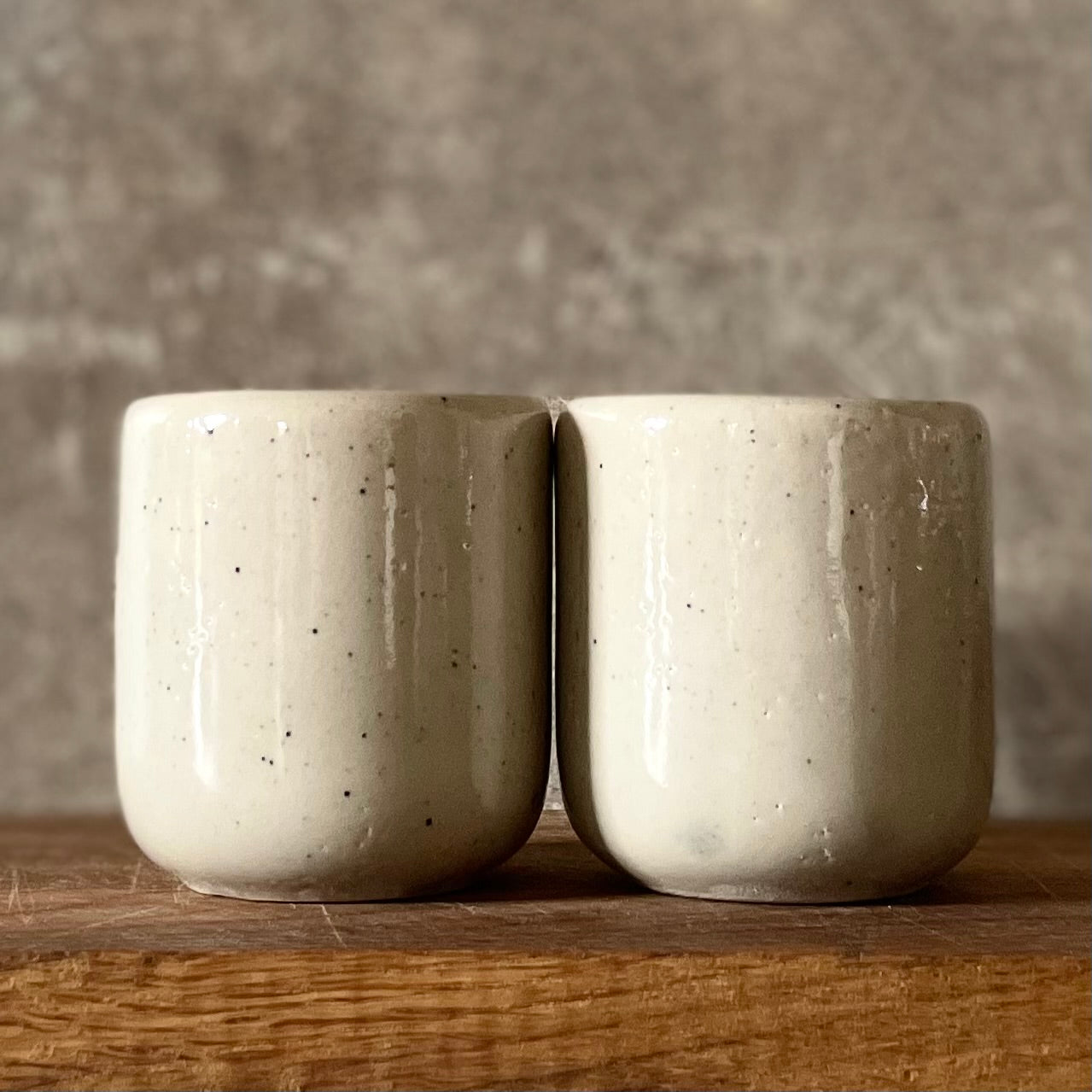 Du maži ispaniški puodeliai