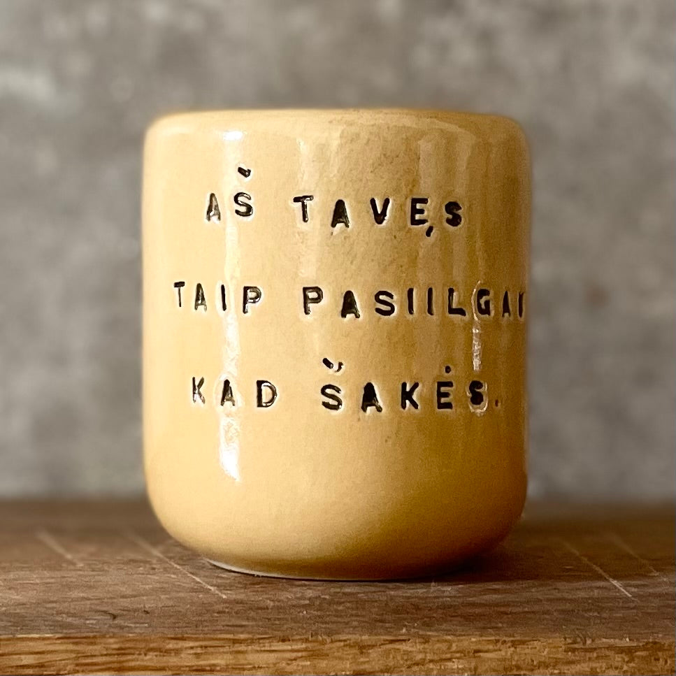 Mažas geltonas puodelis 'PASIILGAU'