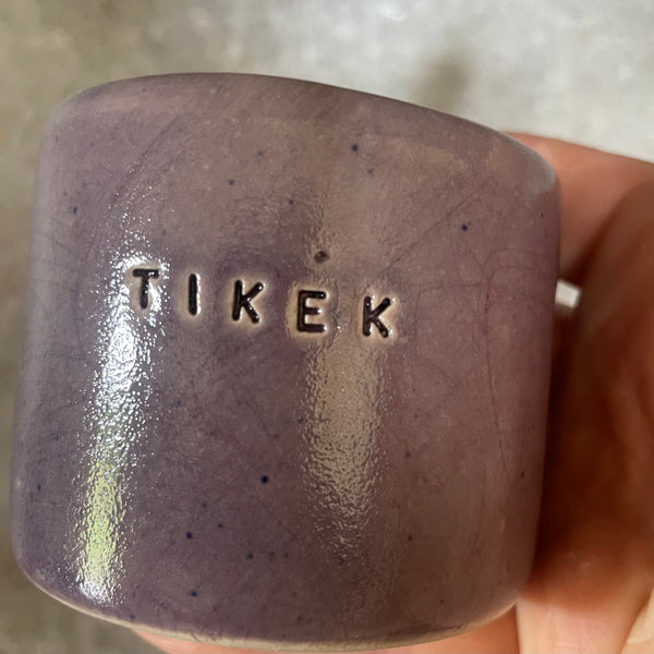 Mažas violetinis puodelis "Tikėk"