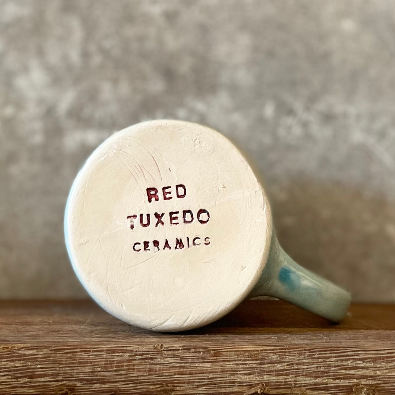 Blue mug with funny phrase in Lithuanian
