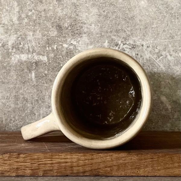 Rusvas puodelis apie knarkimą