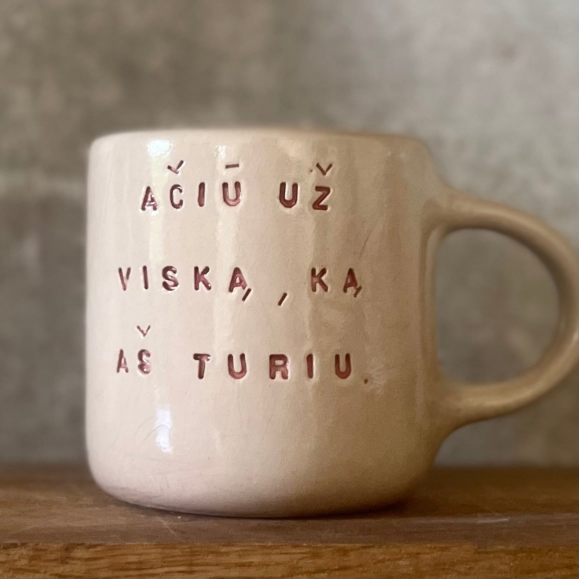 Rožinis dėkingumo puodelis