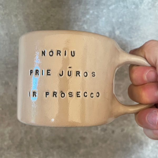 Flat mug with prosecco saying