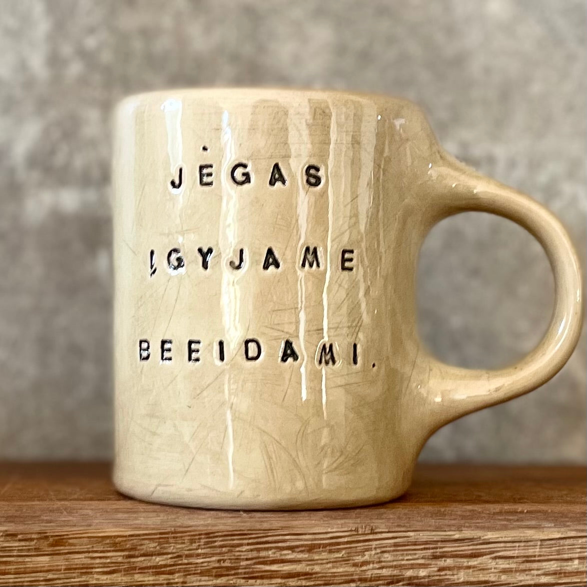 Puodelis su Virgilijaus citata