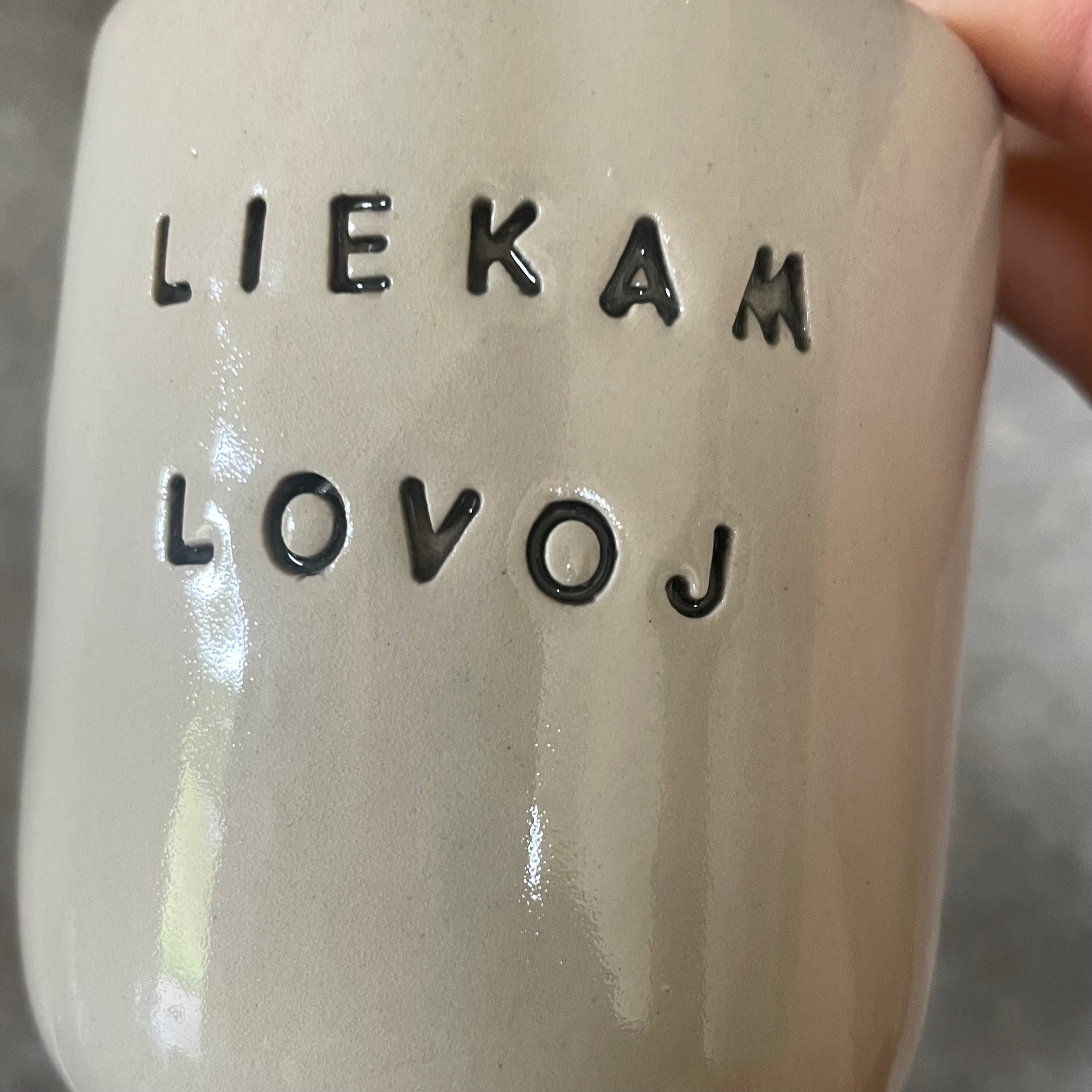 Du maži puodeliai 