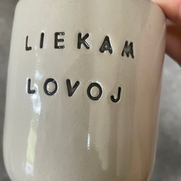 Du maži puodeliai "Liekam lovoj"