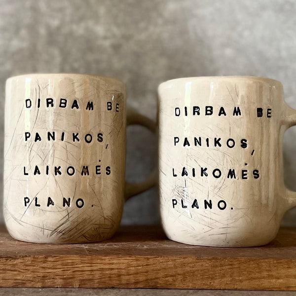 Du didesni puodeliai apie darbą